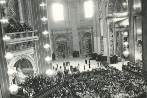 Interno della Basilica di S. Pietro durante il rito pomeridiano