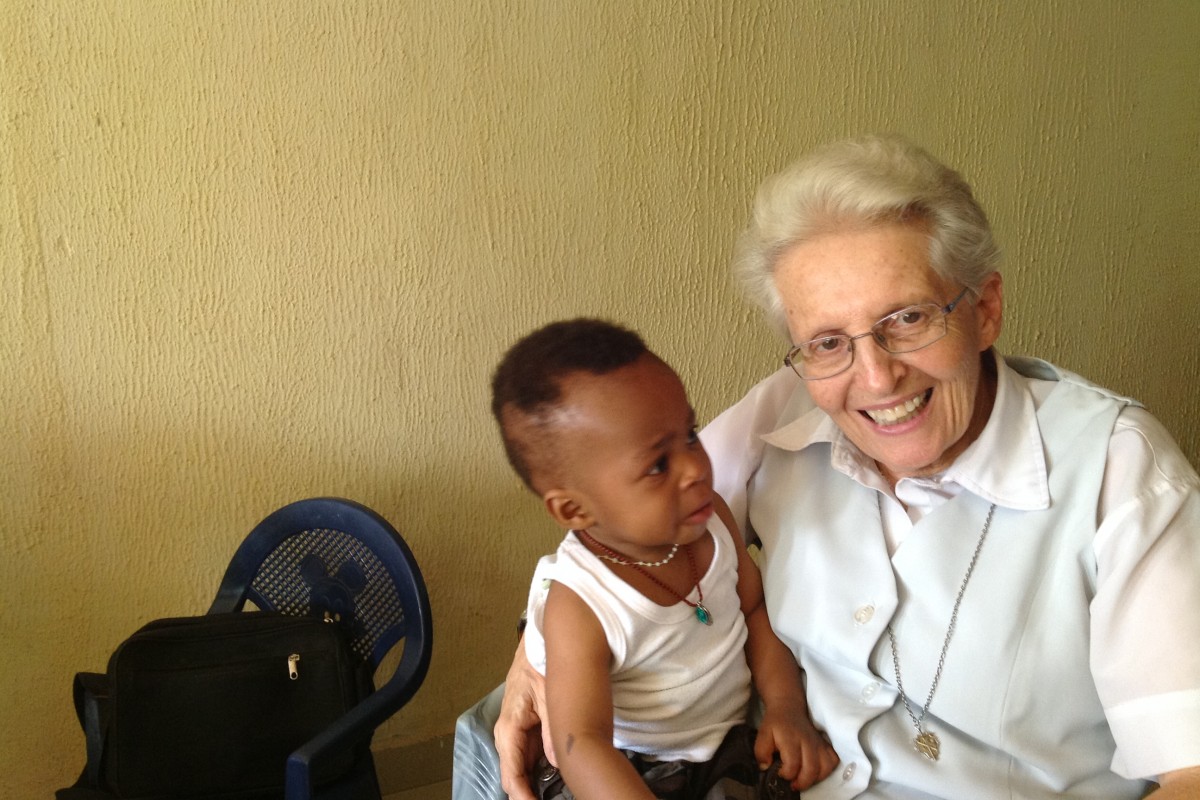Nigeria - Sr. Maria Cravedi con un bambino