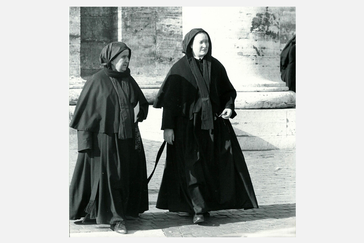 Gennaio 1967 - Suor Gilda Vicini e Suor Alba Pescatori all’assemblea straordinaria dell’Unione Superiori Maggiori d’Italia a Roma.