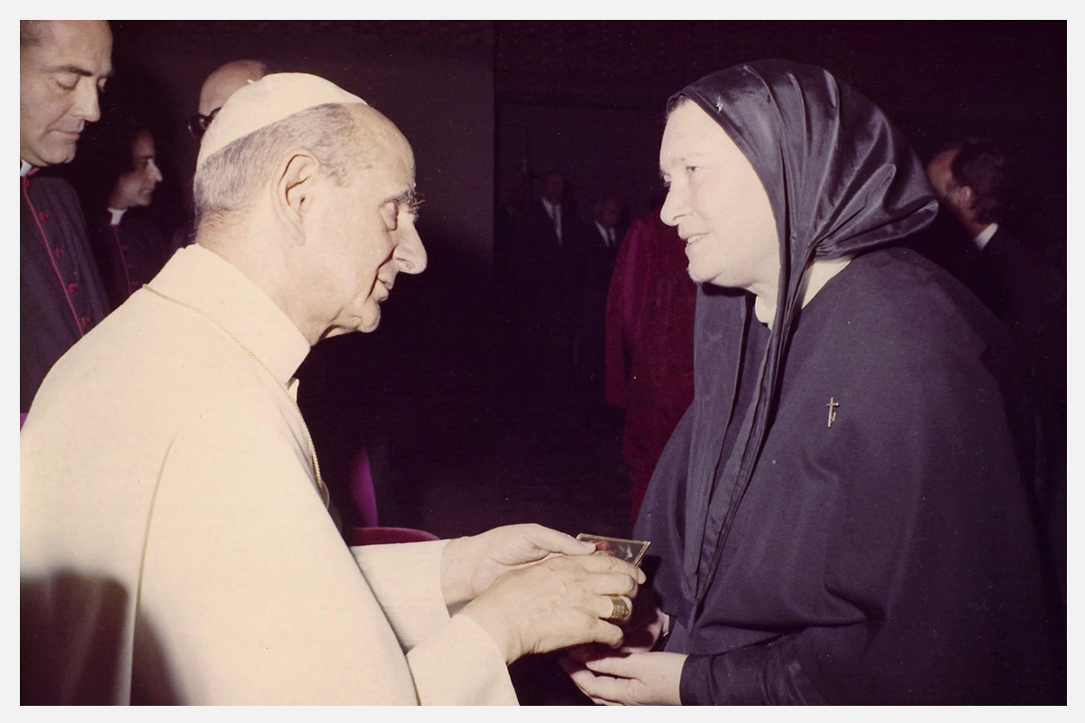 Agosto 1971 - Suor Alba Pescatori in udienza da Paolo VI a Castel Gandolfo (Roma).