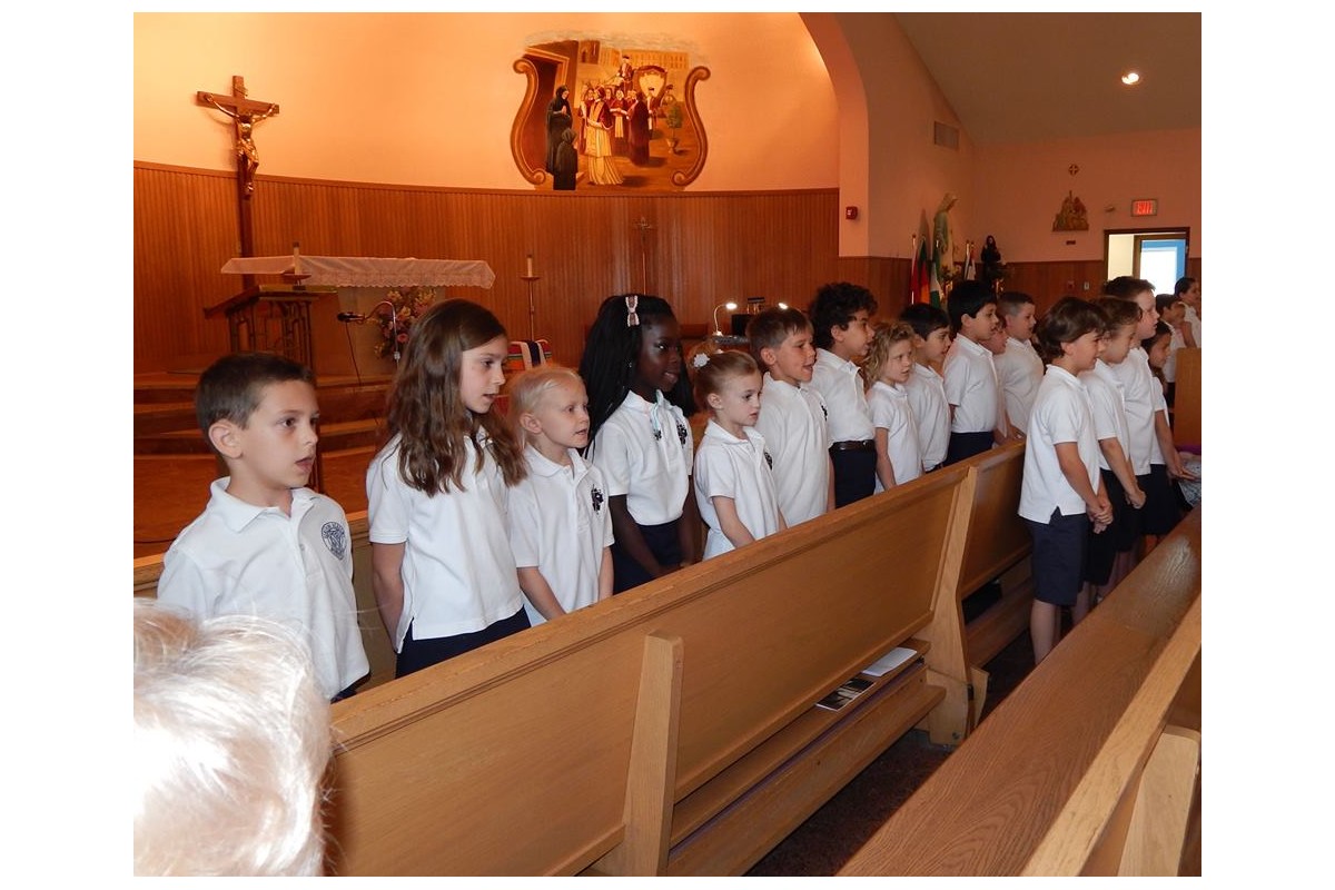 Venerini Academy (USA) - I bambini guidano il coro e le preghiere (Graduate 1)
