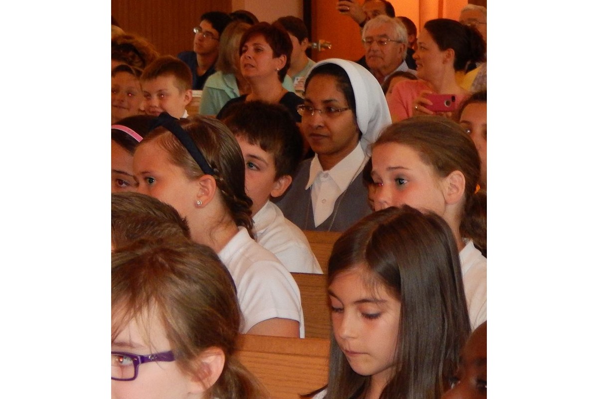 Venerini Academy (USA) - I bambini guidano il coro e le preghiere (Graduate 1)