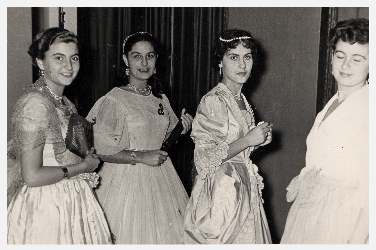 Livorno, 1957   Le ragazze del Paradisino alla recita del teatro La Gran Guardia
