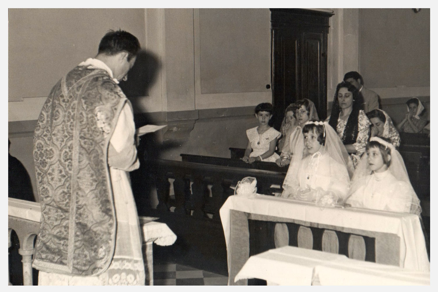Livorno, 2 giugno 1959   Padre Adalberto Marigo S.J. in occasione della Prima Comunione di Elena Pacini e Monica Casini nella Chiesa Vecchia Paradisino