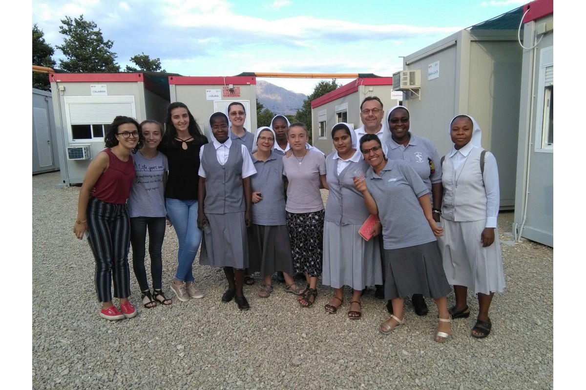 Il gruppo arrivato al campo base della Caritas ad Amatrice