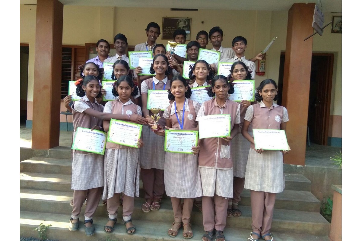 Andra Pradesh (India) - Gli studenti vincitori del concorso