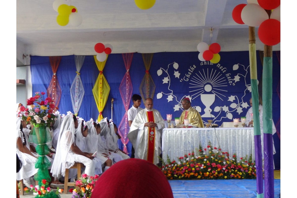 India - Prima Comunione a Langmili (Assam)