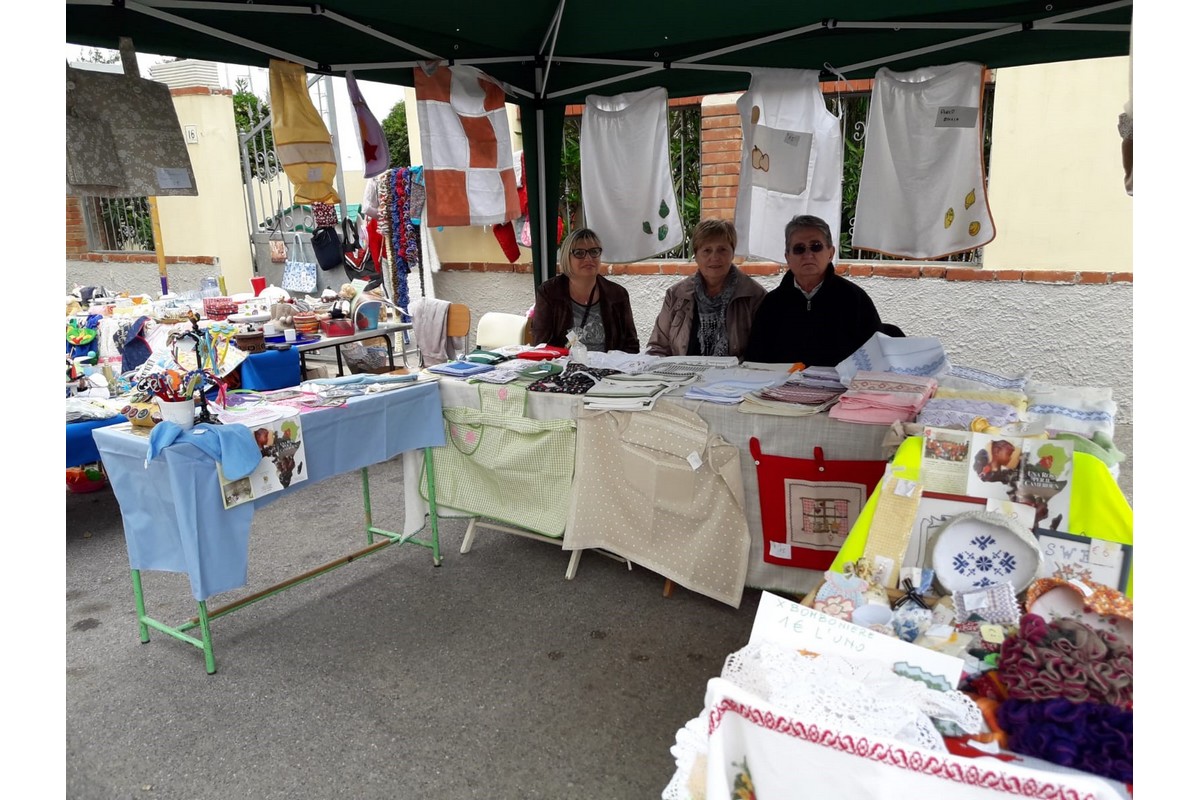 Livorno - Mercatino "Donne e trine"